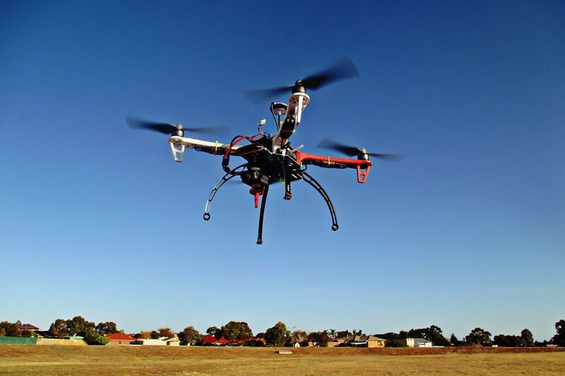 drone-784310_1920